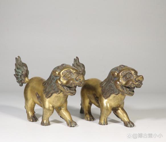 海外回流.清末.铜鎏金铸造狮子摆件一对 尺寸:单个高11厘米,长20.8厘